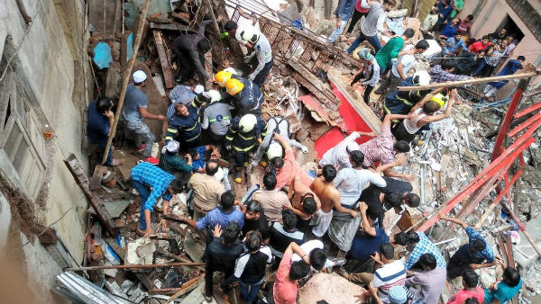 মুম্বইয়ে ভেঙে পড়ল ৪ তলা বাড়ি! বহু মানুষের আটকে পড়ার আশঙ্কা মুম্বইয়ে ভেঙে পড়ল ৪ তলা বাড়ি! বহু মানুষের আটকে পড়ার আশঙ্কা