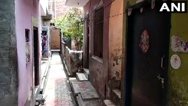 ভারতেই আছে ‘পাকিস্তানওয়ালি গলি’, মোদীকে চিঠি লিখে কী আর্জি স্থানীয়দের ভারতেই আছে ‘পাকিস্তানওয়ালি গলি’, মোদীকে চিঠি লিখে কী আর্জি স্থানীয়দের