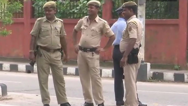এই থানায় এলেই মিলবে সরবত, এয়ার কুলারের ঠান্ডা হাওয়া এই থানায় এলেই মিলবে সরবত, এয়ার কুলারের ঠান্ডা হাওয়া