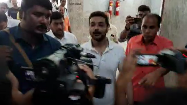 ঋতুপর্ণার পর আজ প্রসেনজিৎ ইডির দফতরে,গাড়ি থেকে নেমেই কী বলেলন তারকা ঋতুপর্ণার পর আজ প্রসেনজিৎ ইডির দফতরে,গাড়ি থেকে নেমেই কী বলেলন তারকা