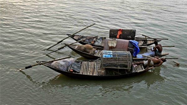 সাতদিন সমুদ্রে ভেসে ফিরে আসার কাহিনি