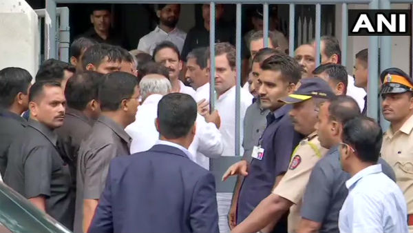 ইস্তফার পরদিনই আদালতে রাহুল গান্ধী! গৌরী লঙ্কেশ হত্যা সংক্রান্ত এক মামলায় হাজিরা ইস্তফার পরদিনই আদালতে রাহুল গান্ধী! গৌরী লঙ্কেশ হত্যা সংক্রান্ত এক মামলায় হাজিরা