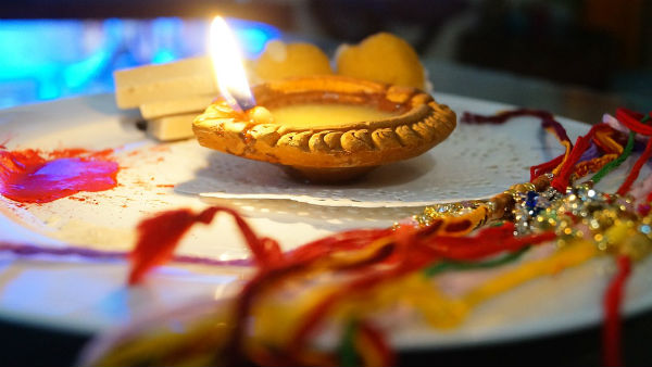 রাখী বন্ধনের পর্ব কোন সময়ে পড়বে?