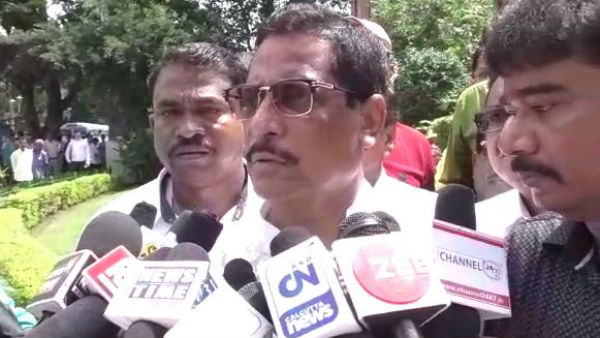 তাপস দুঁদে রাজনীতিক
