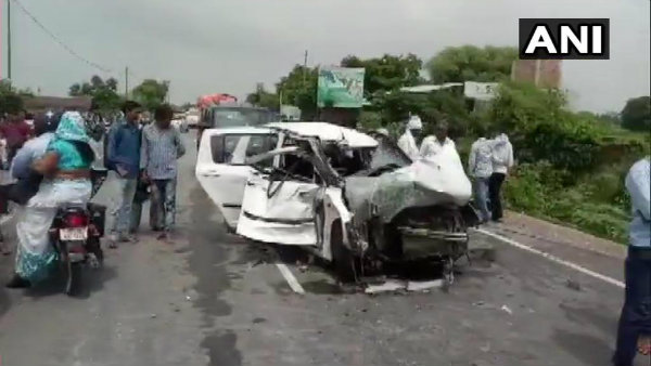 গাড়ি দুর্ঘটনায় মারাত্মক জখম উন্নাওয়ের ধর্ষিতা, জখম তাঁর আইনজীবীও গাড়ি দুর্ঘটনায় মারাত্মক জখম উন্নাওয়ের ধর্ষিতা, জখম তাঁর আইনজীবীও