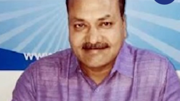 প্রযোজকের বাড়িতে