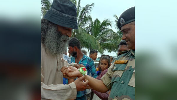 সীমান্তে রাখি বন্ধন! জওয়ানদের মনে করিয়ে দিল পরিবারের কথা সীমান্তে রাখি বন্ধন! জওয়ানদের মনে করিয়ে দিল পরিবারের কথা