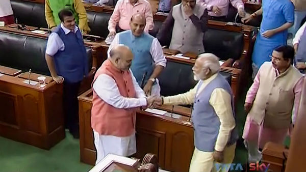 জম্মু-কাশ্মীর থেকে ৩৭০ ধারা বাতিলের বিল পাশ ভারতীয় সংসদে জম্মু-কাশ্মীর থেকে ৩৭০ ধারা বাতিলের বিল পাশ ভারতীয় সংসদে