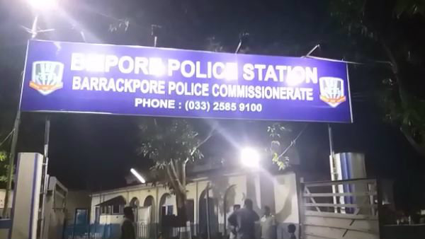 ফের বোমাবাজির ঘটনাকে কেন্দ্র করে উত্তপ্ত কাঁচরাপাড়া ফের বোমাবাজির ঘটনাকে কেন্দ্র করে উত্তপ্ত কাঁচরাপাড়া