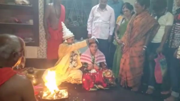 পুত্রশোক ভুলে বউমার বিয়ে দিয়ে নজির শ্বশুরমশাইয়ের, দিলেন সমাজ সচেতনতার বার্তা পুত্রশোক ভুলে বউমার বিয়ে দিয়ে নজির শ্বশুরমশাইয়ের, দিলেন সমাজ সচেতনতার বার্তা