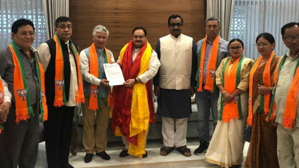 পবন চামলিংয়ে দলে ধস নামিয়ে সিকিমে ১০ বিধায়ক দল বদলে বিজেপিতে পবন চামলিংয়ে দলে ধস নামিয়ে সিকিমে ১০ বিধায়ক দল বদলে বিজেপিতে