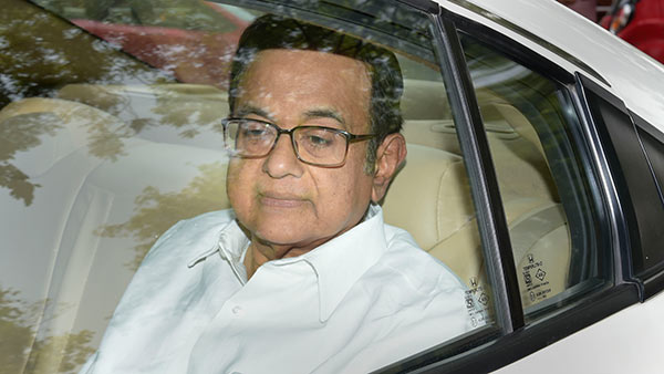 কলকাতা হাইকোর্টে বিক্ষোভের মুখে পি চিদম্বরম কলকাতা হাইকোর্টে বিক্ষোভের মুখে পি চিদম্বরম