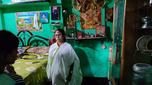 হাওড়ায় বস্তিতে ঘুরে এলাকাবাসীর সঙ্গে জনসংযোগ খোদ মুখ্যমন্ত্রীর হাওড়ায় বস্তিতে ঘুরে এলাকাবাসীর সঙ্গে জনসংযোগ খোদ মুখ্যমন্ত্রীর