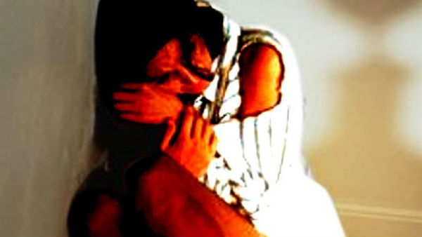 নির্জন মাঠে ঘনিষ্ঠতার পরই গণধর্ষণের শিকার কিশোরী নির্জন মাঠে ঘনিষ্ঠতার পরই গণধর্ষণের শিকার কিশোরী