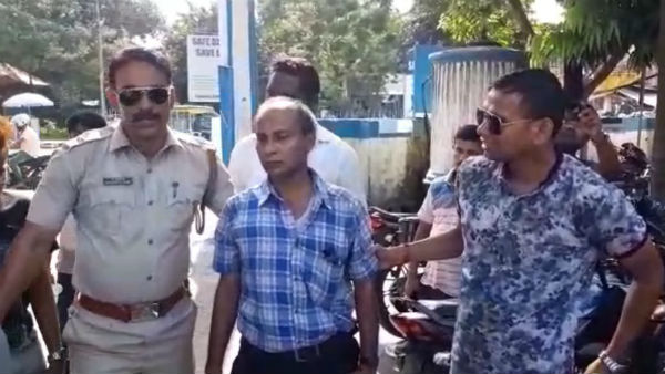 মুখ্যমন্ত্রীর লোক বলে পরিচয় দিয়ে রাজ্যের বনমন্ত্রীকে প্রতারণা, গ্রেফতার অভিযুক্ত মুখ্যমন্ত্রীর লোক বলে পরিচয় দিয়ে রাজ্যের বনমন্ত্রীকে প্রতারণা, গ্রেফতার অভিযুক্ত