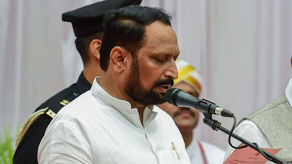 উপ মুখ্যমন্ত্রী শিবাদিকে নিয়ে আপত্তি দলে