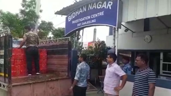 ফাঁসিদেওয়ায় দশ লক্ষ টাকার ভূটানি মদ বাজেয়াপ্ত ফাঁসিদেওয়ায় দশ লক্ষ টাকার ভূটানি মদ বাজেয়াপ্ত
