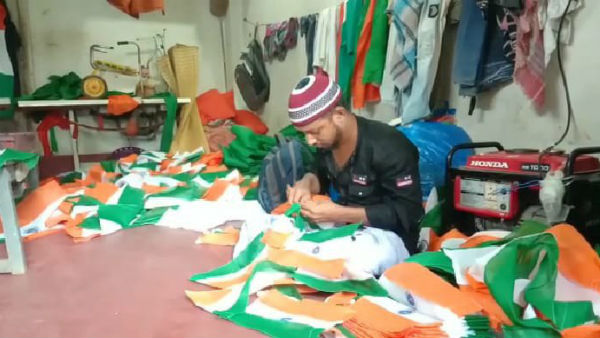 কাশ্মীর ইস্যুতে তুঙ্গে জাতীয়তাবোধ, স্বাধীনতা দিবসের বাজারে দেদার বিক্রি তেরঙার কাশ্মীর ইস্যুতে তুঙ্গে জাতীয়তাবোধ, স্বাধীনতা দিবসের বাজারে দেদার বিক্রি তেরঙার