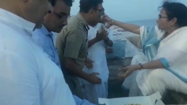 পুলিশ কর্তার জন্মদিন পালন