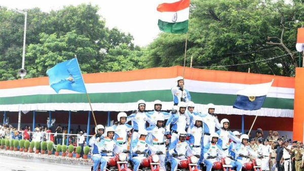 রেড রোডে অনন্য কীর্তি পুলিশের, ৫০ হাজার টাকা পুরস্কার ঘোষণা মুখ্যমন্ত্রীর রেড রোডে অনন্য কীর্তি পুলিশের, ৫০ হাজার টাকা পুরস্কার ঘোষণা মুখ্যমন্ত্রীর