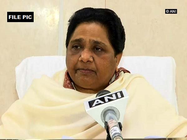 আম্বেদকরের স্লোগান ইস্যুতে এবার বিজেপিকে একহাত নিলেন মায়া! ঝাঁঝালো তোপ বিএসপি-র আম্বেদকরের স্লোগান ইস্যুতে এবার বিজেপিকে একহাত নিলেন মায়া! ঝাঁঝালো তোপ বিএসপি-র
