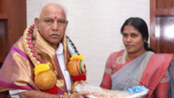 মুখ্যমন্ত্রীকে উপহার পাঠিয়ে জরিমানার মুখে মেয়র! কেন এমন ঘটল বেঙ্গালুরুর বুকে মুখ্যমন্ত্রীকে উপহার পাঠিয়ে জরিমানার মুখে মেয়র! কেন এমন ঘটল বেঙ্গালুরুর বুকে