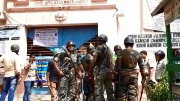 এভিবিপি-টিএমসিপি সংঘর্ষে রণক্ষেত্র নৈহাটির আরবিসি কলেজ এভিবিপি-টিএমসিপি সংঘর্ষে রণক্ষেত্র নৈহাটির আরবিসি কলেজ