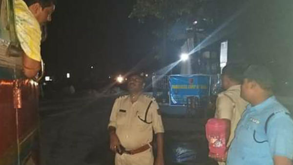 রাতে রাস্তায় পথ দুর্ঘটনা রোধে অভিনব উদ্যোগ মেদিনীপুর জেলা পুলিশের রাতে রাস্তায় পথ দুর্ঘটনা রোধে অভিনব উদ্যোগ মেদিনীপুর জেলা পুলিশের