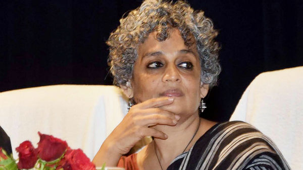 অরুন্ধতীর সরকার বিরোধী অবস্থান