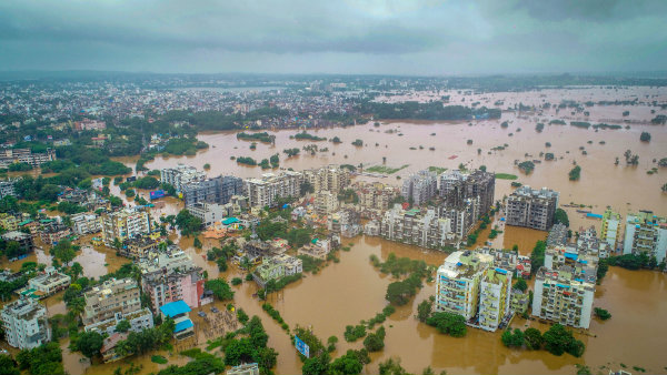 সমস্ত নদী বিপদ সীমার ওপরে বইছে