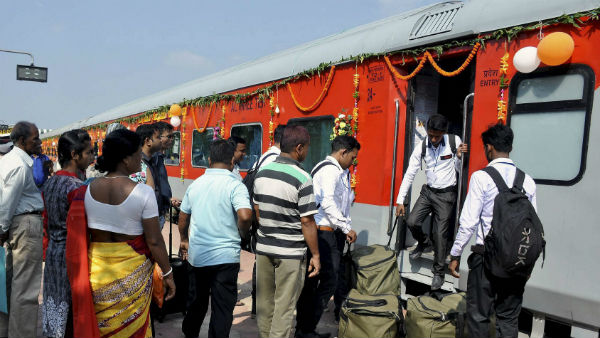 গতি বাড়ল রাজধানী এক্সপ্রেসের, ১০ ঘণ্টায় পৌঁছনো যাবে দিল্লি গতি বাড়ল রাজধানী এক্সপ্রেসের, ১০ ঘণ্টায় পৌঁছনো যাবে দিল্লি
