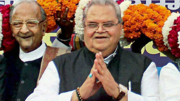 কংগ্রেস নেতারা জুতোপেটা খাবেন!