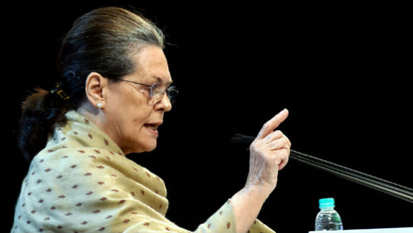রাহুলের ইস্তফা শেষপর্যন্ত গৃহীত, কংগ্রেসের শীর্ষপদে সোনিয়া রাহুলের ইস্তফা শেষপর্যন্ত গৃহীত, কংগ্রেসের শীর্ষপদে সোনিয়া