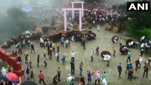 হাইকোর্টের নিষেধাজ্ঞা সত্ত্বেও বিজেপি শাসিত রাজ্যে পাথর ছুঁড়ে উৎসব পালন! ১০ মিনিটে আহত কমপক্ষে ১০০ হাইকোর্টের নিষেধাজ্ঞা সত্ত্বেও বিজেপি শাসিত রাজ্যে পাথর ছুঁড়ে উৎসব পালন! ১০ মিনিটে আহত কমপক্ষে ১০০