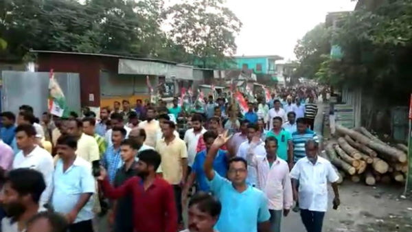 কোচবিহারে তৃণমূলের জনসংযোগ যাত্রার মিছিলে হামলা, আহত তিন কর্মী কোচবিহারে তৃণমূলের জনসংযোগ যাত্রার মিছিলে হামলা, আহত তিন কর্মী