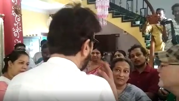 এখন সময় নয় কথা শোনার!