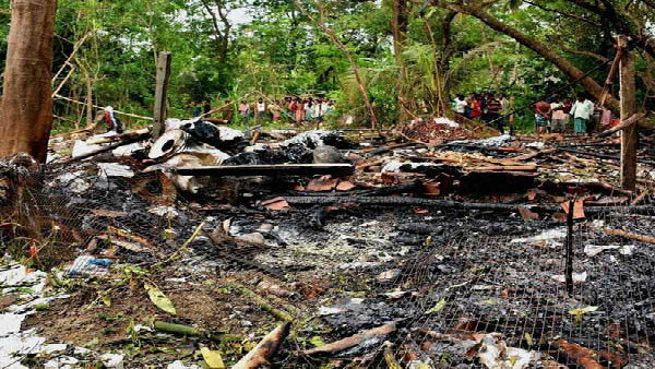 পশ্চিম মেদিনীপুরে বেআইনি বাজি কারখানায় বিস্ফোরণ! আশঙ্কজনক দুজন ভর্তি হাসপাতালে পশ্চিম মেদিনীপুরে বেআইনি বাজি কারখানায় বিস্ফোরণ! আশঙ্কজনক দুজন ভর্তি হাসপাতালে