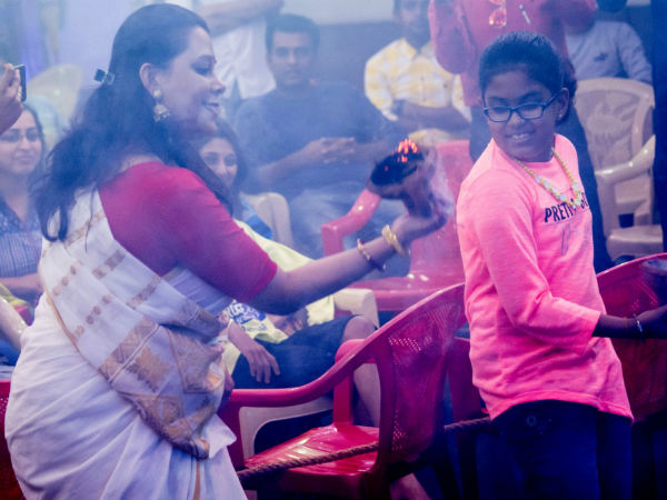 আমন্ত্রিত সকলে