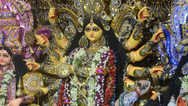 ভবানীপুরের বকুলবাগানে পৌরানিক থেকে বর্তমান সময়ের চালচিত্র ভবানীপুরের বকুলবাগানে পৌরানিক থেকে বর্তমান সময়ের চালচিত্র