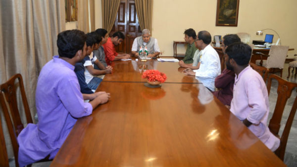 রাজ্যপালের সঙ্গে বৈঠক