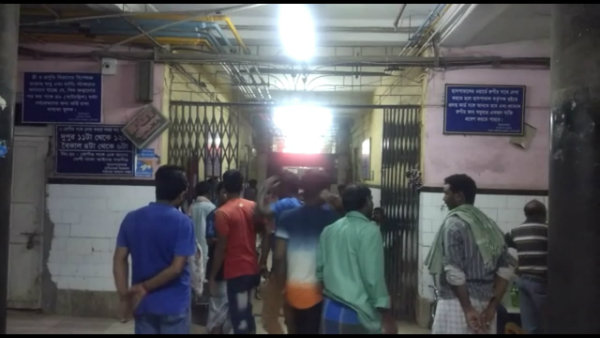 মালদহে মহরমের অনুষ্ঠানে মর্মান্তিক দুর্ঘটনা! এক শিশুর মৃত্যু মালদহে মহরমের অনুষ্ঠানে মর্মান্তিক দুর্ঘটনা! এক শিশুর মৃত্যু