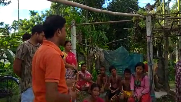 সাপের কামড়ের পর বুজরুকিতে ভরসা রেখে বাড়িতেই ঝাড়ফুক সাপের কামড়ের পর বুজরুকিতে ভরসা রেখে বাড়িতেই ঝাড়ফুক
