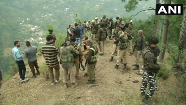 ফের কাশ্মীরে সেনা কনভয়ে হামলা, গ্রেনেড ছুঁড়ল জঙ্গিরা, গুলি বিনিময় সেনার ফের কাশ্মীরে সেনা কনভয়ে হামলা, গ্রেনেড ছুঁড়ল জঙ্গিরা, গুলি বিনিময় সেনার
