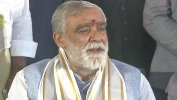 গোমূত্র দিয়ে ক্যান্সার নিরাময়ের ওষুধ তৈরির পথে কেন্দ্র! কী জানালেন অশ্বিনী চৌবে গোমূত্র দিয়ে ক্যান্সার নিরাময়ের ওষুধ তৈরির পথে কেন্দ্র! কী জানালেন অশ্বিনী চৌবে