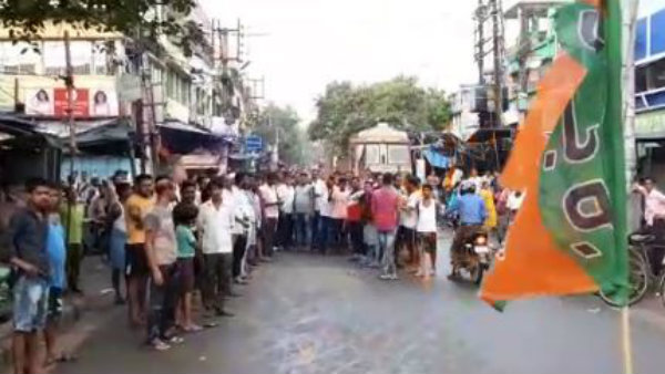 অর্জুন সিং-এর ওপর হামলা! রাস্তা ও রেল অবরোধে বিজেপি অর্জুন সিং-এর ওপর হামলা! রাস্তা ও রেল অবরোধে বিজেপি