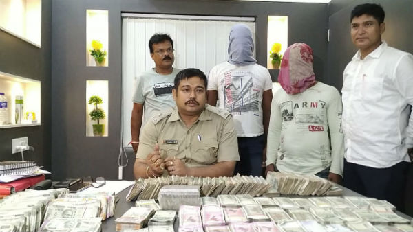 ৫৫ লক্ষ টাকা সহ দুই পাচারকারী উদ্ধার মালদহে ৫৫ লক্ষ টাকা সহ দুই পাচারকারী উদ্ধার মালদহে