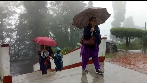 দার্জিলিং-এ ব্যাপক বৃষ্টিতে মাথায় হাত পর্যটন ব্যবসায়ীদের দার্জিলিং-এ ব্যাপক বৃষ্টিতে মাথায় হাত পর্যটন ব্যবসায়ীদের