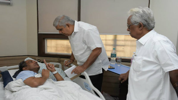 রাজ্যপালের পর উপাচার্য ও সহউপাচার্যের কাছে শিক্ষামন্ত্রী! সন্ধেয় হাসপাতাল থেকে ছাড়া হতে পারে ২ জনকে রাজ্যপালের পর উপাচার্য ও সহউপাচার্যের কাছে শিক্ষামন্ত্রী! সন্ধেয় হাসপাতাল থেকে ছাড়া হতে পারে ২ জনকে
