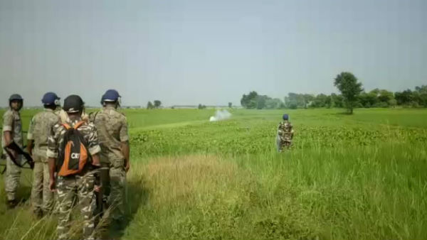 ফের উত্তপ্ত বীরভূমের পাড়ুই, বিজেপি-তৃণমূলের সংঘর্ষ, চলল গুলি ফের উত্তপ্ত বীরভূমের পাড়ুই, বিজেপি-তৃণমূলের সংঘর্ষ, চলল গুলি