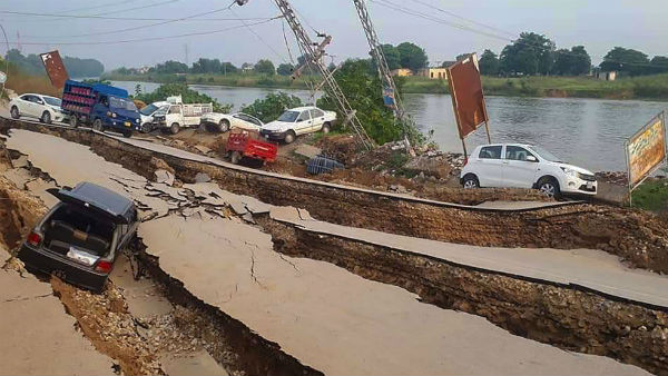 পাক অধিকৃত কাশ্মীরে ভয়াবহ ভূমিকম্পে ধ্বংসের করাল ছায়া পাক অধিকৃত কাশ্মীরে ভয়াবহ ভূমিকম্পে ধ্বংসের করাল ছায়া